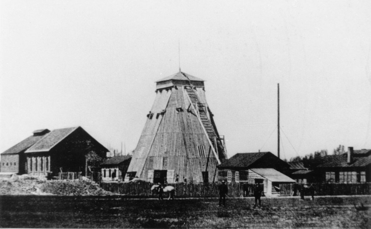 Die Abteufarbeiten für den Schacht 1 der im nationalen Taumel in Gewerkschaft Deutscher Kaiser umbenannten Zechengesellschaft Gewerkschaft Hamborn wurde um 1871 fotografiert